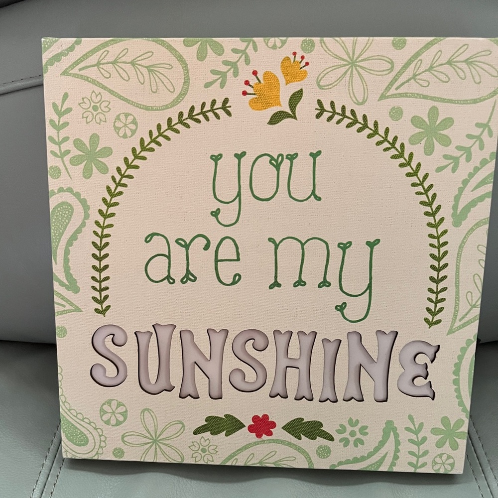 🌼🌼🌼🌼Floral 'You Are My Sunshine' Wall Art “SUNSHINE “ FLASHES 🌼🌼🌼🌼 add battery